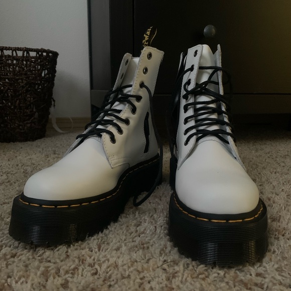 Dr. Martens Shoes - Platform docs